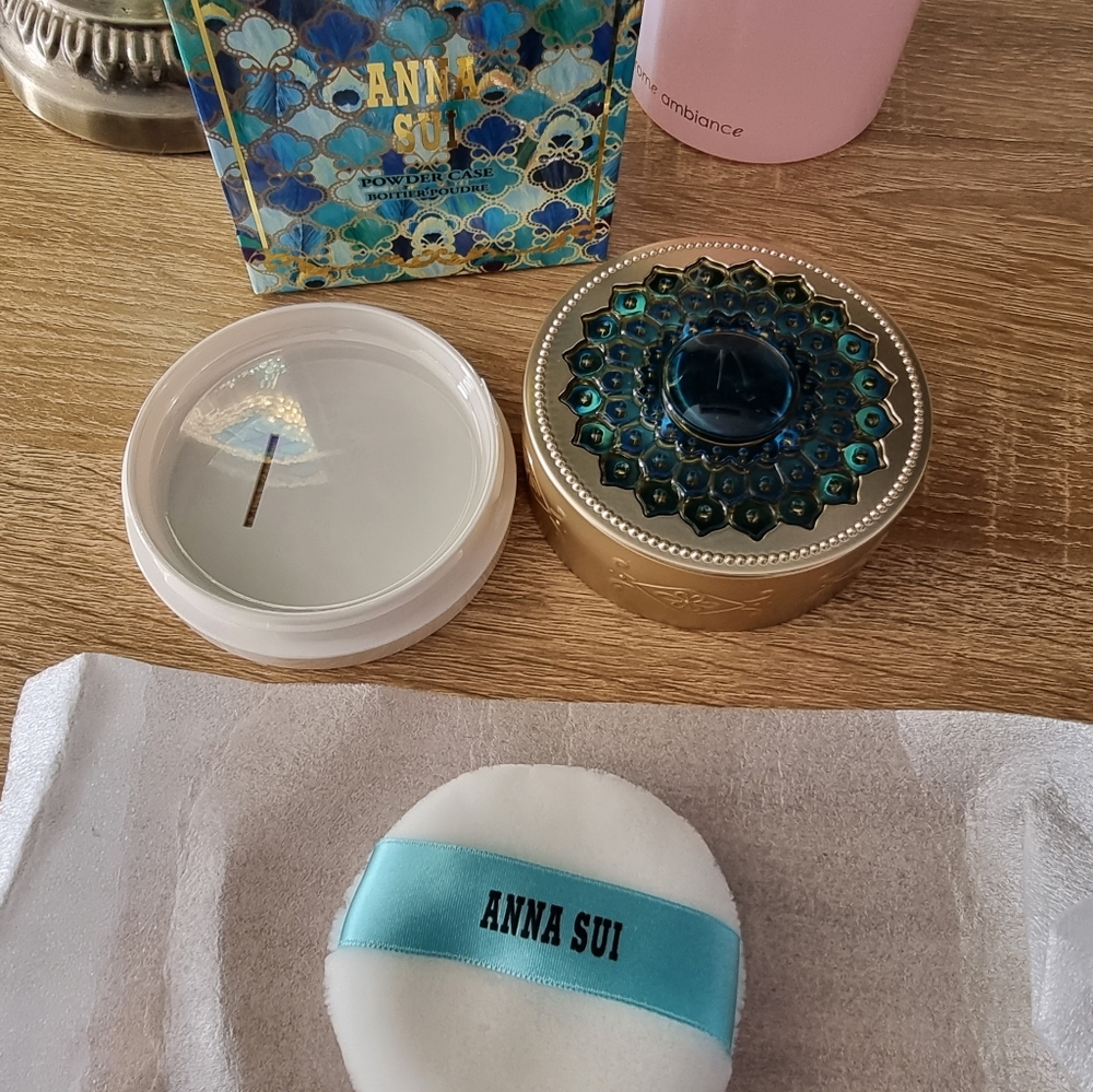 🎀ONLY $2 SHIPPING UNTIL 23/6🎀 Anna Sui Powder Case - Picture 4 of 5